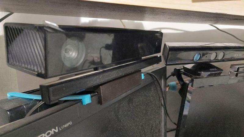 XboxOne Kinect v2 mount for fat LG L1740PQ