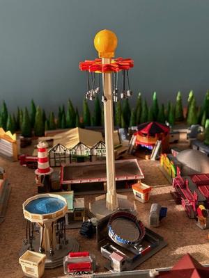Funfair - tower chain carousel (z-scale)