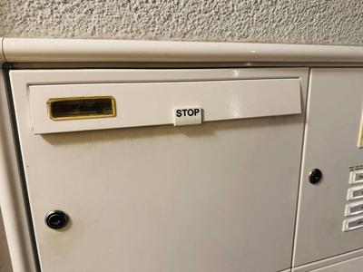 "Einwurfsperre" - a letterbox throw-in stop