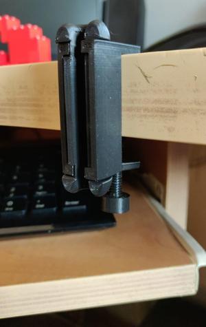 Captive Customizable Cable Holder With A Screw