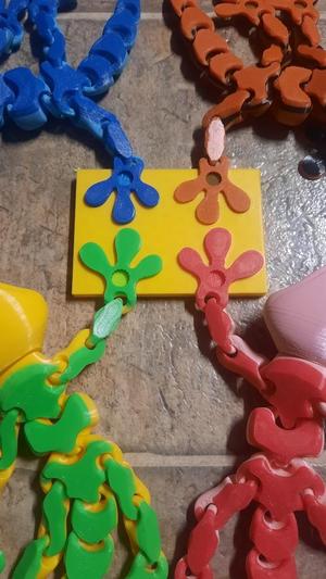 BLOB GECKO MAGNET HELPER