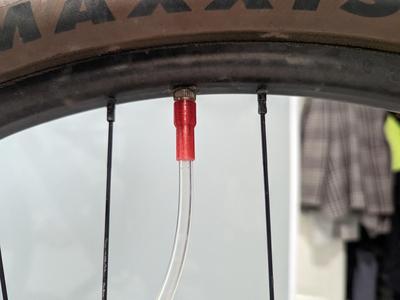 Tubeless adaptor
