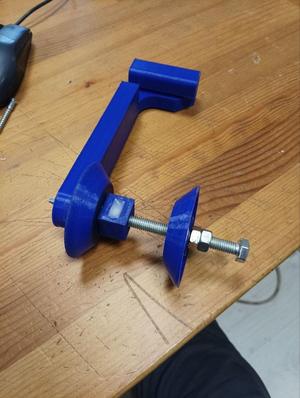 Hanging spool holder.