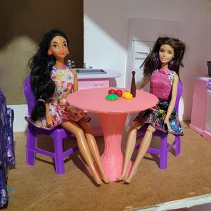 Barbie/Fashion Doll Table