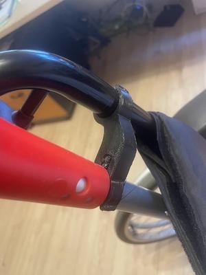 Crutch support clip for children's wheelchairs - Quick attachment to backrest