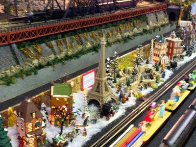 Eiffel Tower w/ BlinkM Elevator