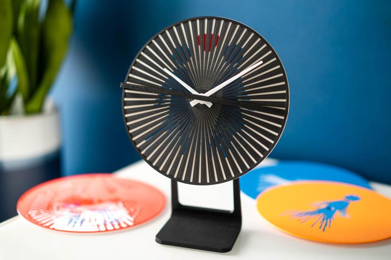 Human Walking Holding Hands Scanimation Clock Face - Valentine's Day Special