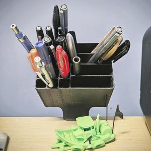 Table mounted pencil holder