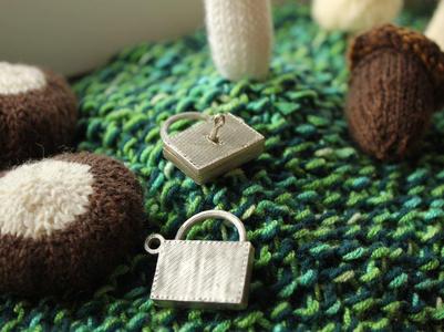DailyEarring#108:Padlock, tiny & working!