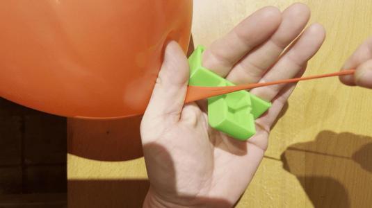 Balloon knotting help Luftballon Knotenhilfe
