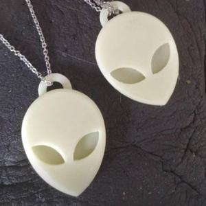 alien keychain