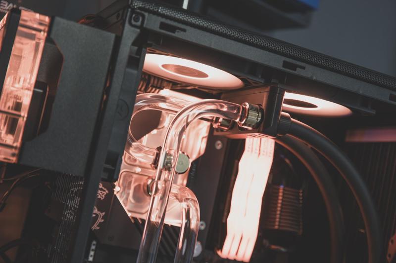 Distribution manifold 120mm Fanmounted Internal Hardtube Softtube Watercooling