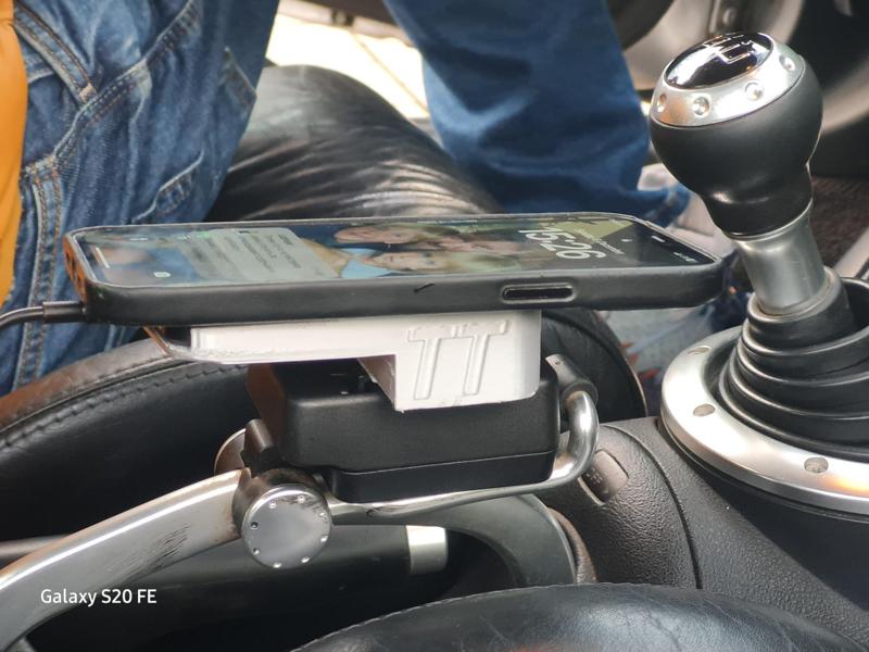 Wireless charging holder for Audi TT