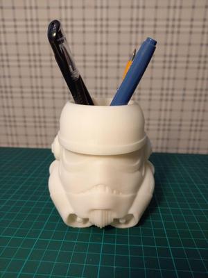Stormtrooper head cup for pens