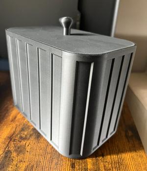 Desk trash bin