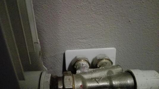 Cover for radiators valves pipes 