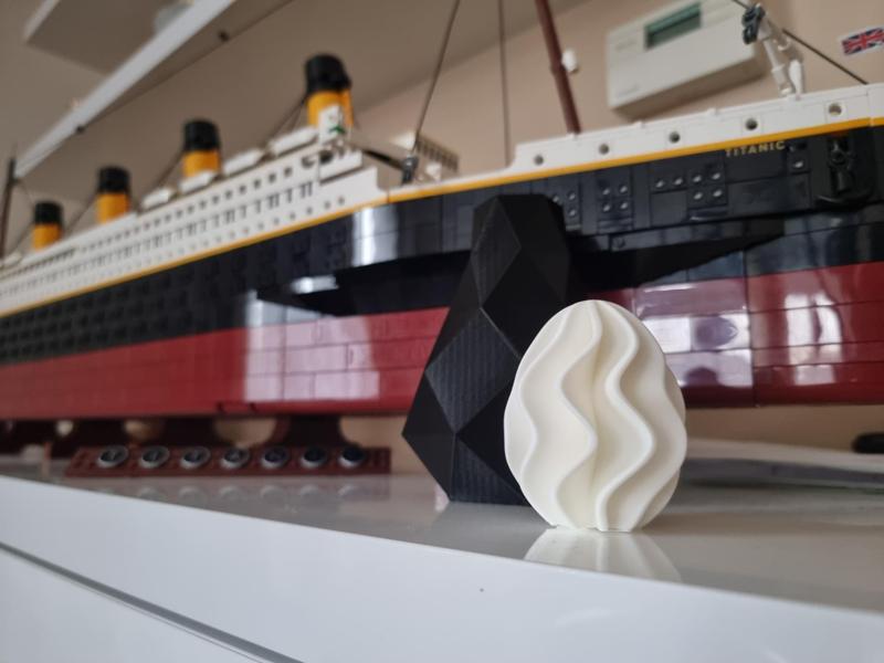 Wavy decoration easter egg thick