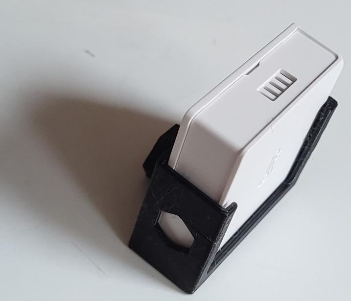 HSW Sonoff snzb-02 thermometer holder with FreeCAD file