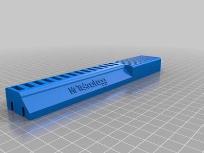 MrTeknology USB stick and SD card holder