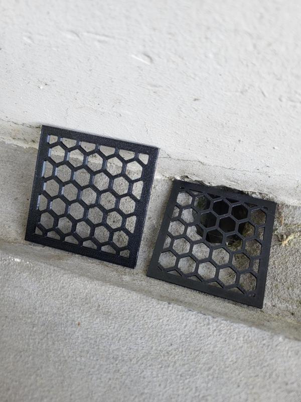 Small grid to prevent leaves from getting stuck