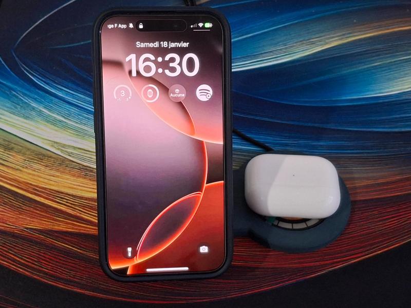 New double phone holder with wireless 