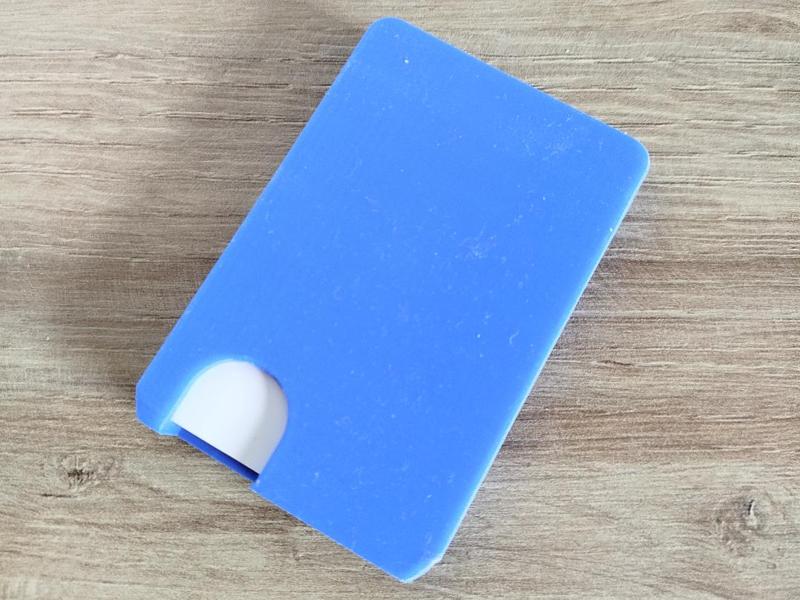 Simple and elegant card wallet