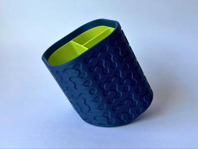Technodot Slanted Pen Holder w/ Insert
