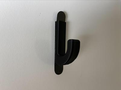 Heavy duty hook for command strips