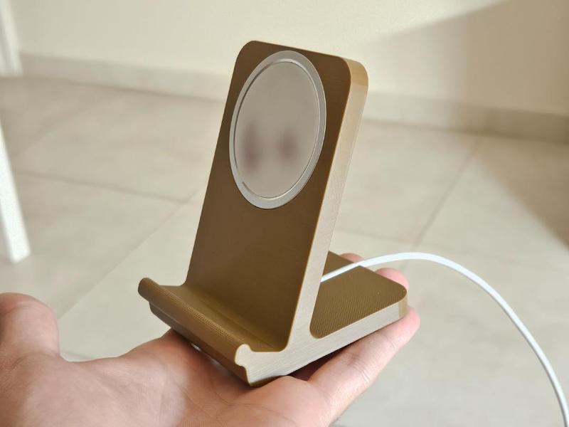 Z Fold 5 magsafe phone stand