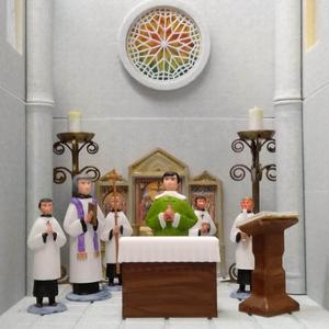 Parish priest's santons in lithurgical habit