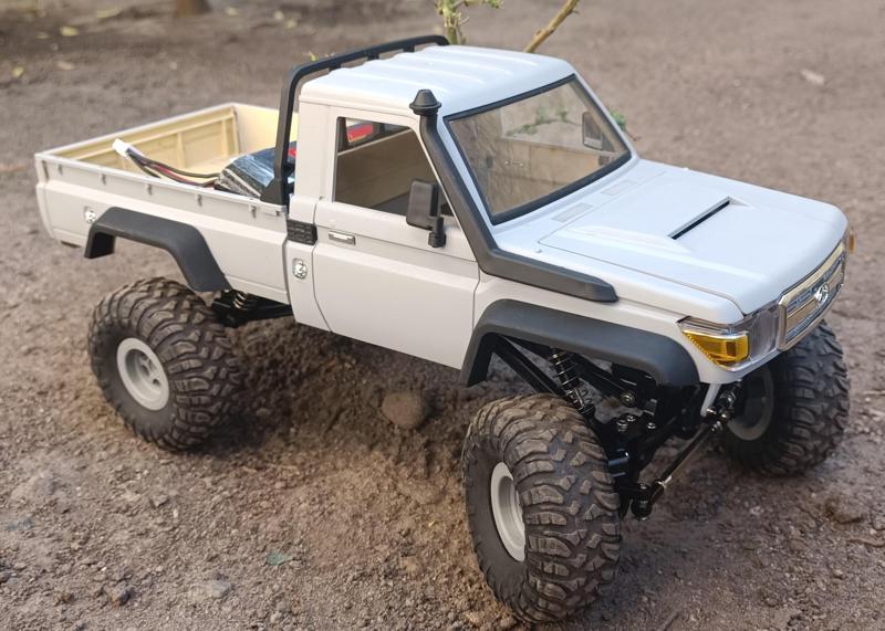 70 SERIES LAND CRUISER (MN82) WIDE OVERFENDER 1:12 RC CRAWLER