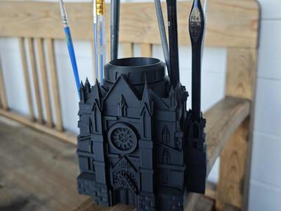 Cathedral brush&water holder . no supports