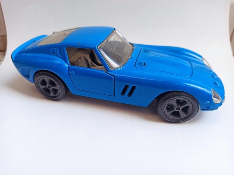 Replacement wheels for Burago 1:24 models