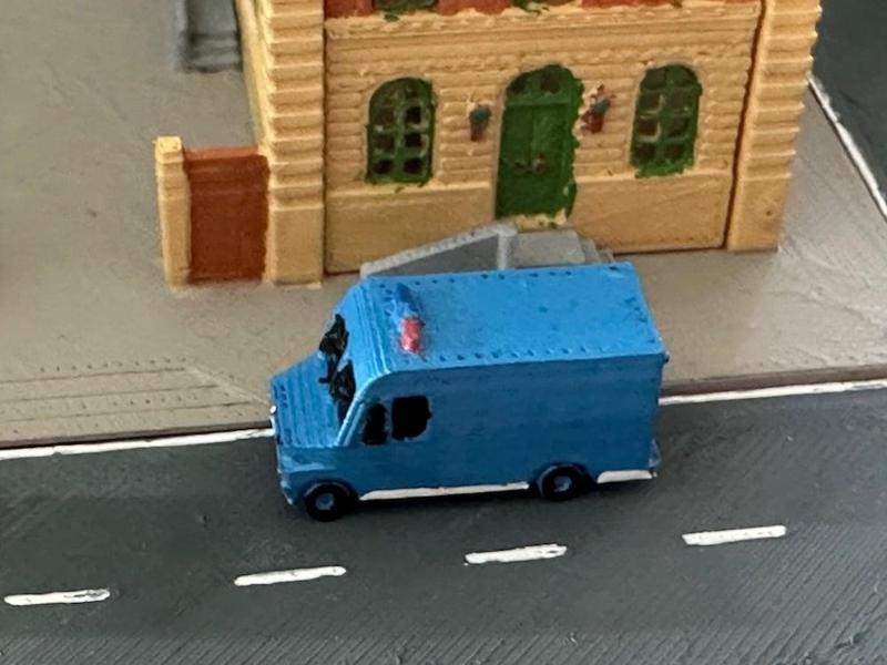 Van 1 (updated version) - emergency vehicle (z-scale)