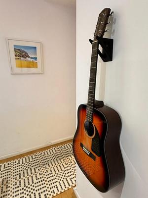 Guitar wall mount