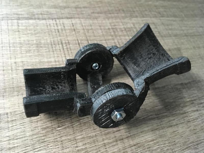 Chicken ankle brace, hinged