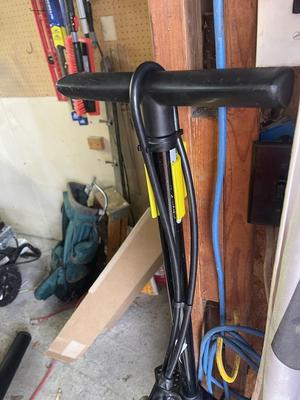Bike floor pump wall mount