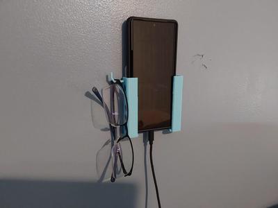 Google Pixel XL with glasses hook