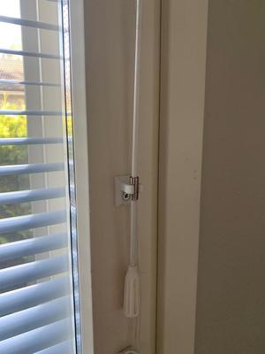 Venetian blind adjuster holder