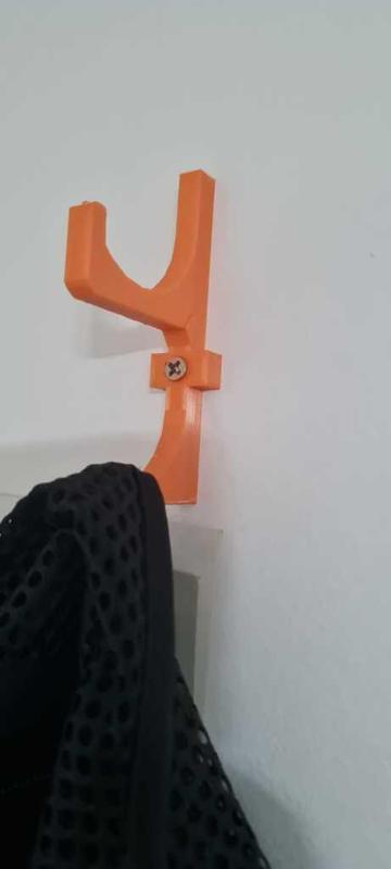 Suporte de roupa parafusado