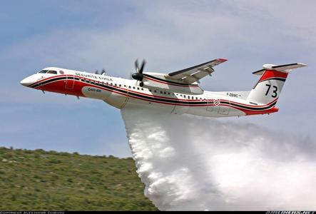 Dash 8 Q400 waterbomber