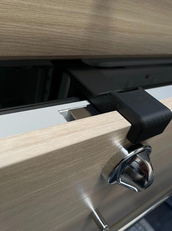 Caravelair Kühlschrank Stopper Halter