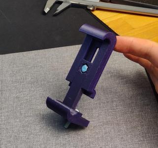 Phone mount for tripods and other things with a screw hole