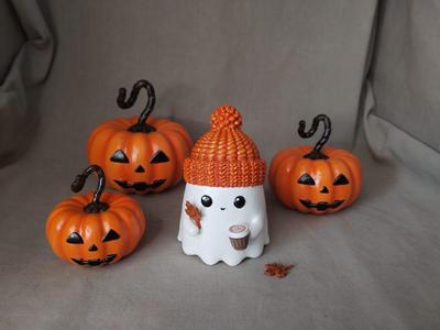 Autumn/Winter/Christmas Ghost