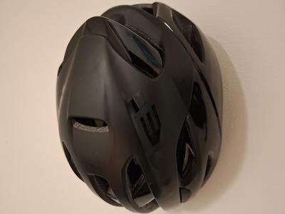 Cyclinghelmet wall mount