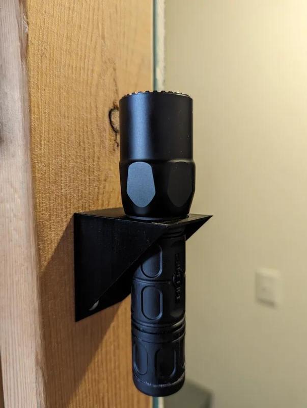 Wall-Mount Flasghlight Holder - Surefire G2X   