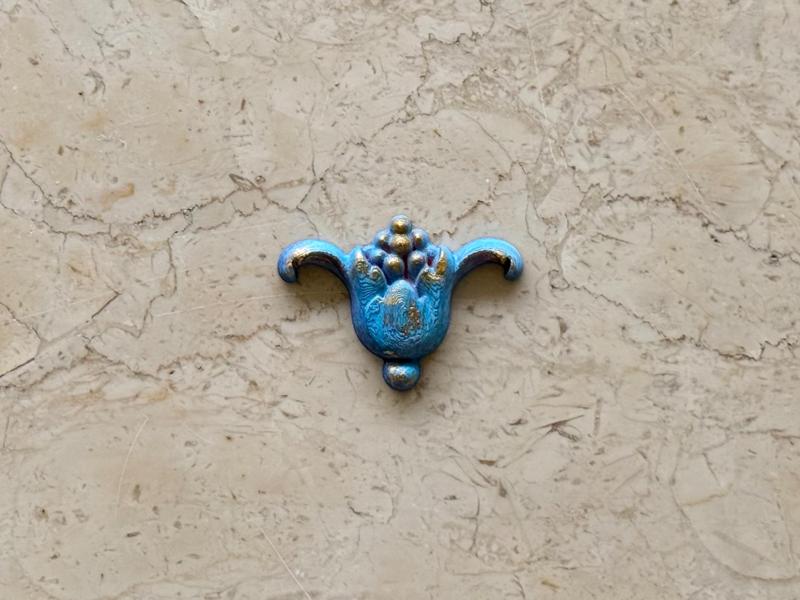 Flower Bud with Berries Onlay