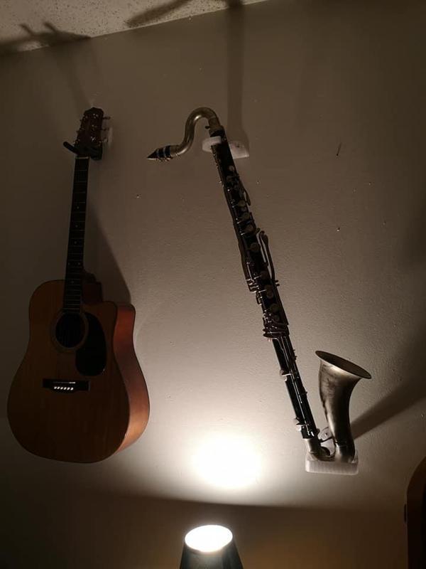 Bass clarinet wall mount