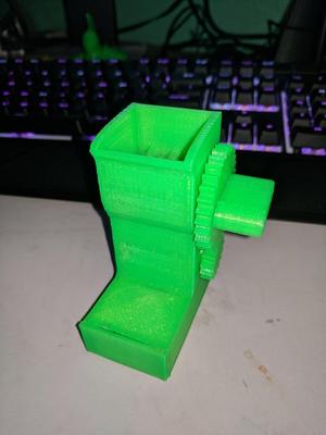 Double gear grinder with wing nut 