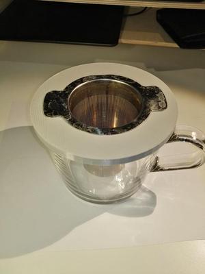 Ikea 365+ cup cover with hole for tea infuser